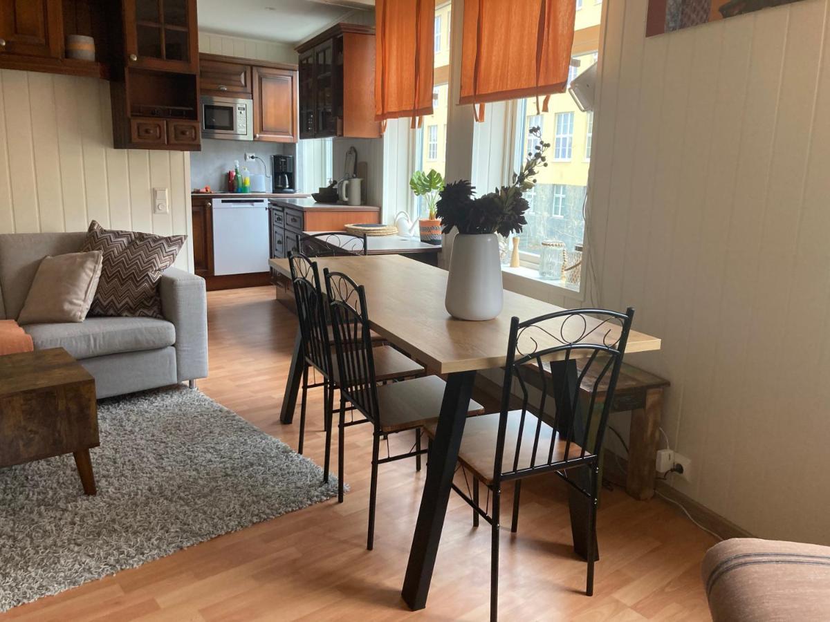 Downtown Historical House With Renovated Apartments Ålesund Exterior photo